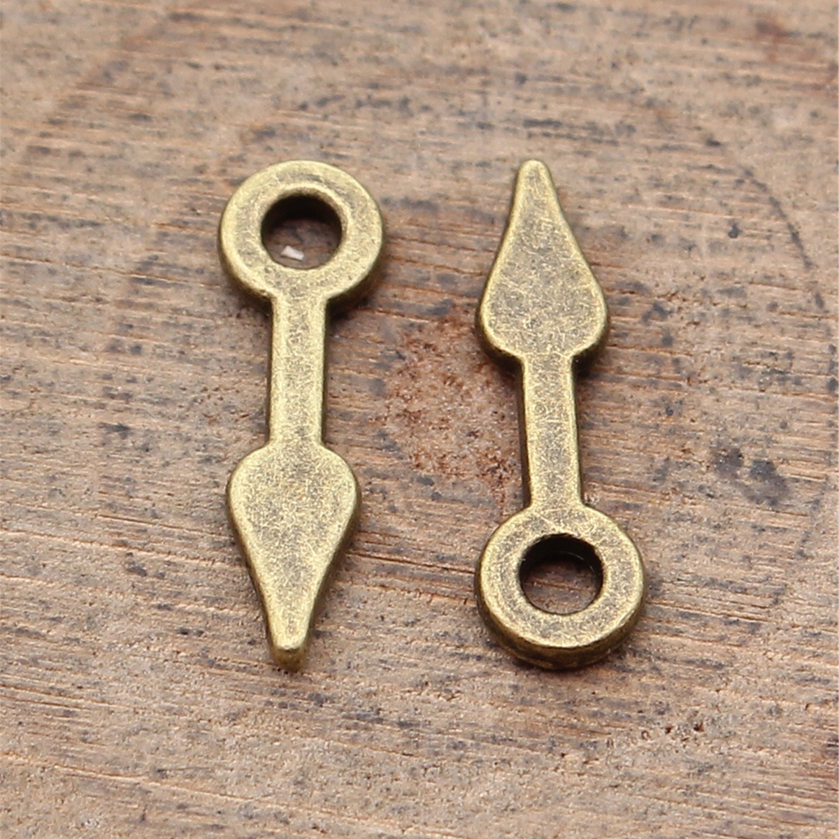 40 pièces de breloques pointeu - Vintage Fashion Stores avis et prix