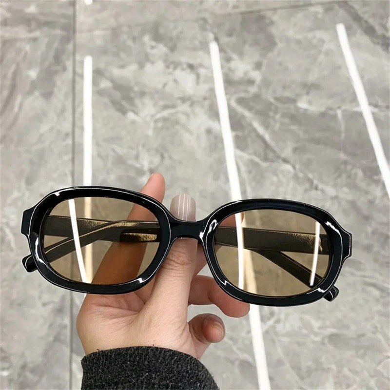 Lunettes de soleil carrées de  - Vintage Fashion Enthusiasts avis et prix